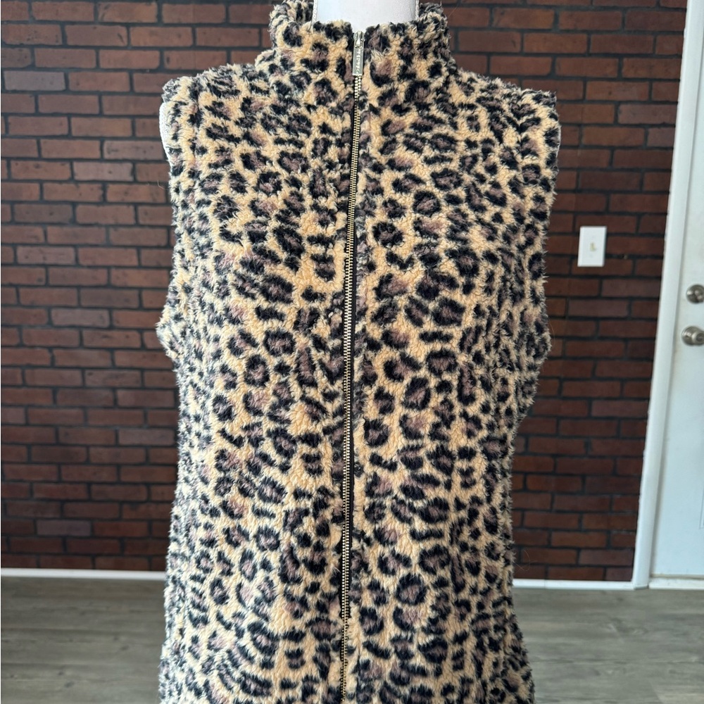 Calvin Klein Women’s Cheetah Print Vest Fuzzy‎ Size Medium